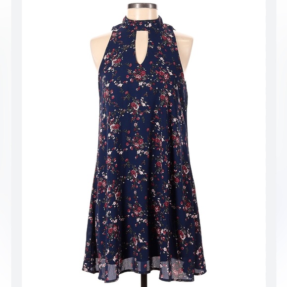 Francesca's Collections Dresses & Skirts - Francesca’s Floral Motif Mini Dress